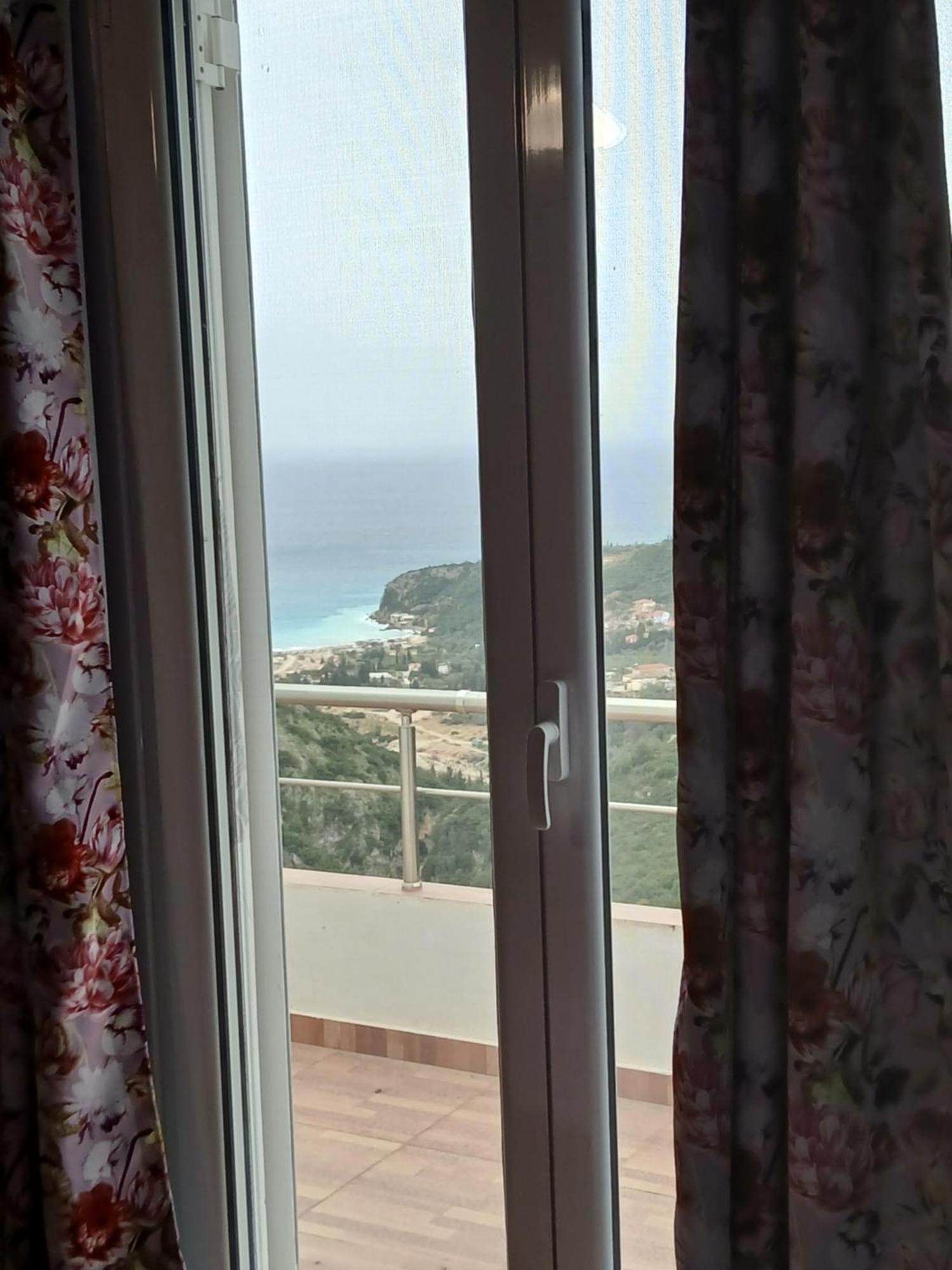Tolis Rooms Himarë Eksteriør billede