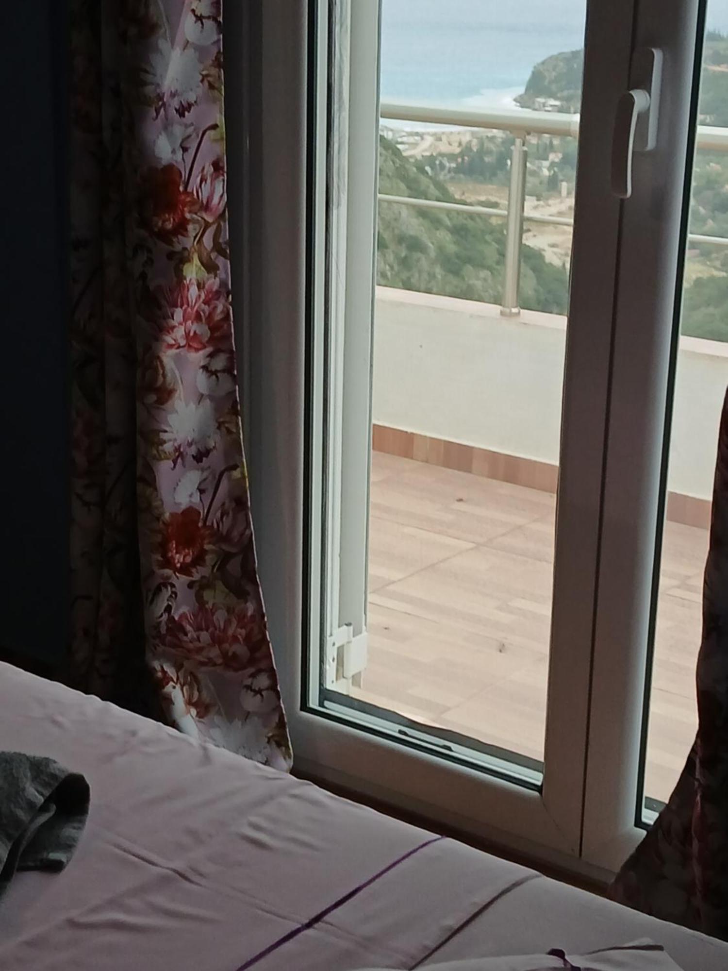 Tolis Rooms Himarë Eksteriør billede